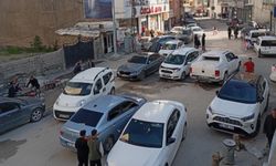 Yüksekova’da Trafik Sorunu Büyüyor: Araçlar İlerleyemiyor
