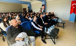 Prof. Dr. Osman Yaşar, Yüksekova Fen Lisesi Öğrencileriyle Buluştu