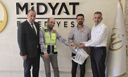 Yerde bulduğu 111 bin 500 lirayı sahibine ulaştırdı