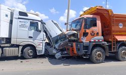 Kamyon yoldan çıktı önüne gelen taşıtı ezdi: 13 motosiklet, 3 araç zarar gördü