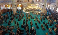 Van’da yarım asırlık Hazreti Ömer Camii’nde son cuma namazı kılındı