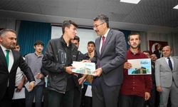 Hakkari’de umre ödüllü bilgi yarışması düzenlendi
