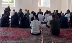 Yüksekova’da Mahalle Sakinleri Bayram Namazını İnşaat Halindeki Camiide Kıldı