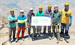 Hakkari'de Dağcılar, Sümbül Dağı'na Yılın İlk Tırmanışını Gerçekleştirdi