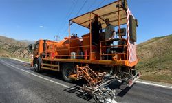 Yüksekova-Şemdinli Karayolu’nda Trafik Şeritleri Yenileniyor