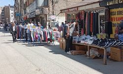 Bayrama 3 Gün Kala Hareketlilik: Esnaf Stant Kurdu, Vatandaş Ucuz Ürün Peşinde