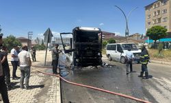 Yüksekova’da Maden Yüklü Tır Alev Aldı