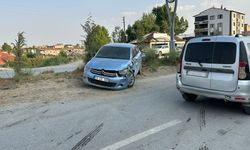Yüksekova'da otomobil ile kamyon çarpıştı: 5 Yaralı