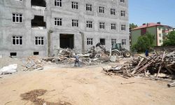 Muş’ta sundurma çöktü, 2 işçi yaralı