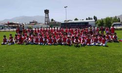 Futbol yaz spor okulu 400’ü aşkın öğrenciyle devam ediyor