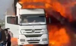 Şanlıurfa’da alev alan tır kullanılamaz hale geldi