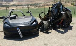 Tesla aracı kaza yaptı: İki hemşire hayatını kaybetti