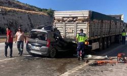 Hafif ticari araç TIR'a arkadan çarptı: 5 kişi hayatını kaybetti