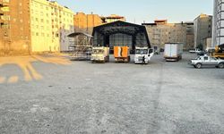Yüksekova'da Merve Özbey konseri için hazırlıklar başladı