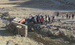 Van’da traktörün römorku devrildi: 8 yaralı