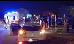 Yüksekova'da araç kaldırıma çarptı: 4 yaralı