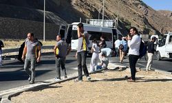 Yüksekova-Van Karayolu'nda Kaza: Araçlarda Maddi Hasar Oluştu