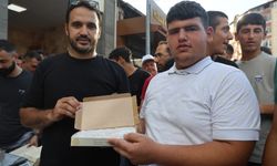 Ödülü alabilmek için 3 dakikada 1 kilo 100 gram lokum yemeyi başardı