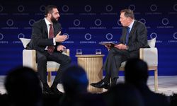 Suriye Devlet Başkanı eş-Şara eski CIA Başkanı Petraeus ile bir araya geldi