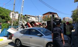 Pendik’te freni tutmayan çekici ortalığı savaş alanına çevirdi: 2 araca ve apartmana çarptı