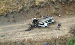 Hakkari’de Araç Uçuruma Yuvarlandı: 2 Ölü