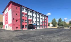 Büyükçiftlik İlkokulu bahçesi belediye tarafından asfaltlandı