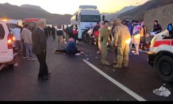 Hakkâri-Van Karayolunda Feci Kaza: 2 Ölü, 5 Yaralı