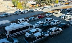 Yüksekova'nın can damarı park alanına döndü