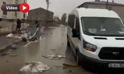 Yüksekova’da Öğrenci Servisi Doğalgaz Çukuruna Saplandı