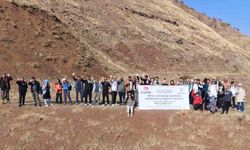 "Adımlarla Keşfet" projesi kapsamında 40 kişi Muş’un ünlü bağlarına yürüdü