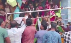 Hindistan'da tapınakta izdiham: 12 ölü