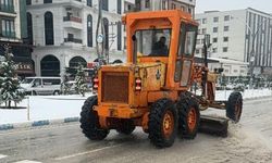 Yüksekova’da Karayolları Ekipleri Kar Temizleme Çalışmalarını Sürdürüyor