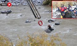 Hakkari'de araç Zap Suyu'na yuvarlandı
