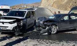 Hakkari’de Trafik Kazası: 3 Yaralı