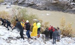 Hakkari'deki kazada 2 Kişi hayatını kaybetti