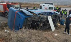 Cezaevi nakil aracı devrildi, aralarında mahkûmların da bulunduğu 7 kişi yaralandı