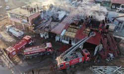 Tatvan’da kereste dükkanında yangın