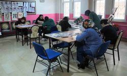 Muş’ta kadınlar kâğıt rölyef kursuyla aile bütçesine katkı sağlıyor