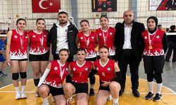 Yüksekova’da Okullar Arası Kızlar Voleybol Turnuvası Tamamlandı!