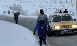Van’da yoğun kar yağışı: Uçak seferleri rötar yaptı