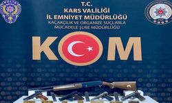 Kars merkezli 3 ilçede silah tacirlerine operasyon: Çok sayıda silah ve mühimmat ele geçirildi