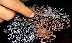 Erzincanlı kadınlar bakır işlemeciliğini yaşatıyor