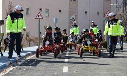 Hakkari'de geleceğin sürücüleri trafik parkurunda