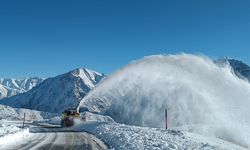 Hakkari genelinde 13 köy ve 30 mezra yolu ulaşıma kapandı