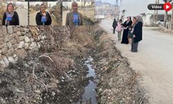 Yüksekova’da mahalleli tehlike oluşturan su kanalının kapatılmasını istiyor