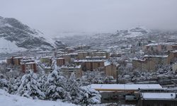 Hakkâri’de Kar Yağışı Nedeniyle 19 Köy ve 51 Mezra Yolu Ulaşıma Kapandı