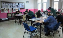 Muş’ta kadınlar kâğıt rölyef kursuyla aile bütçesine katkı sağlıyor