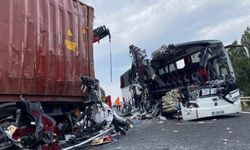 Yolcu otobüsü tırla çarpıştı: 7 Ölü