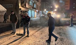 Yüksekova’da bozulan yollar için gece mesaisi