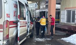 Yüksekova’da çok sayıda öğrenci zehirlenme şüphesiyle hastaneye kaldırıldı